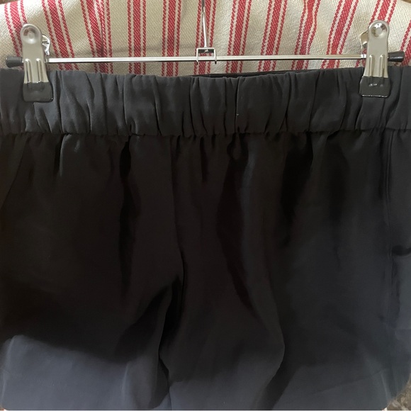 Lululemon Noir Black Women Shorts Size 8 - Picture 3 of 3